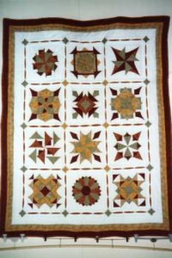 Foldy Rolly Quilt from the book Foldy Rolly Patchwork Pzzazz